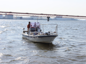 �A�W�̈�{�ނ苙�̗l�q